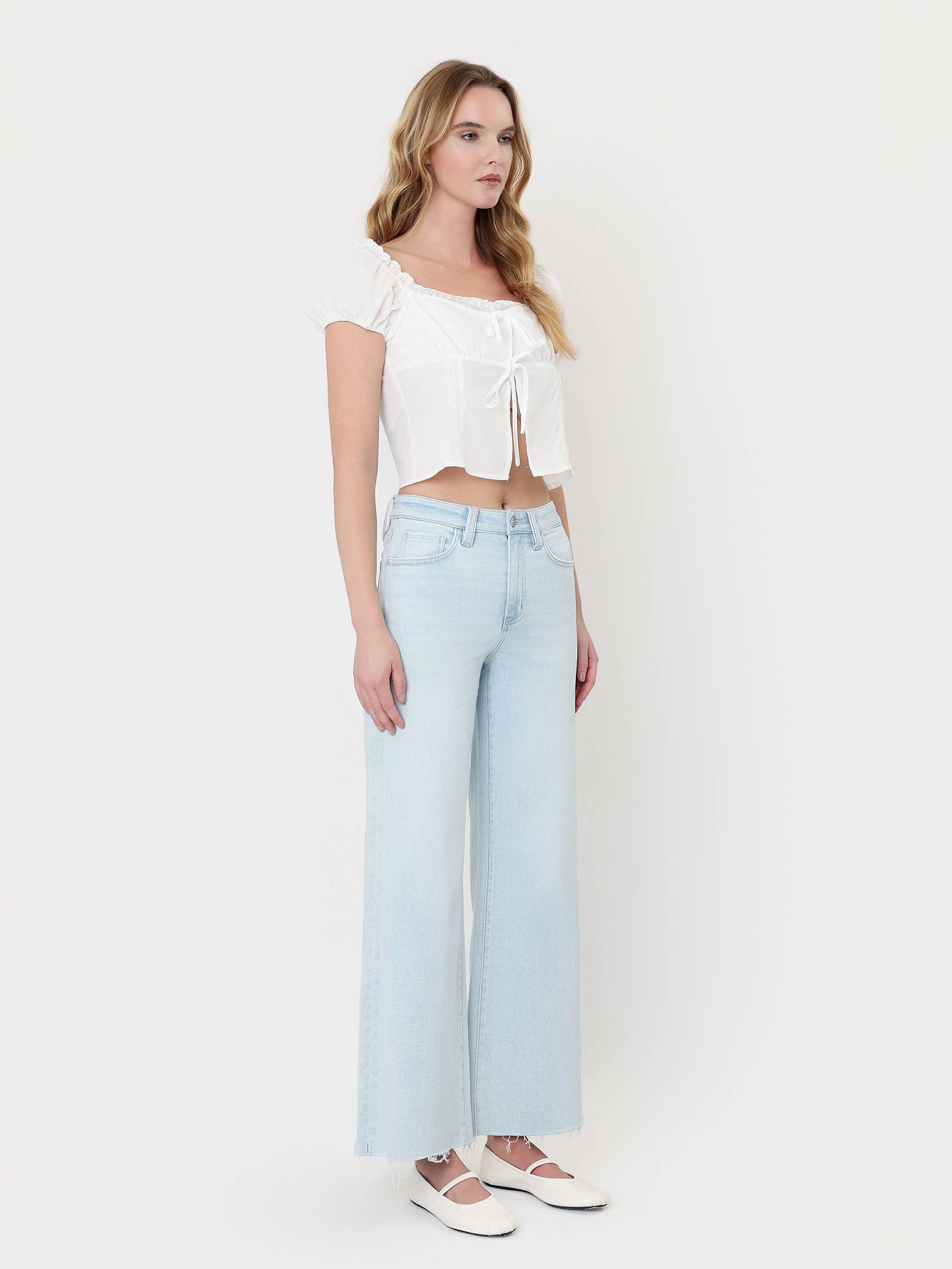 HIGH RISE CLEAN CUT RAW HEM WIDE FLARE JEANS T7401
