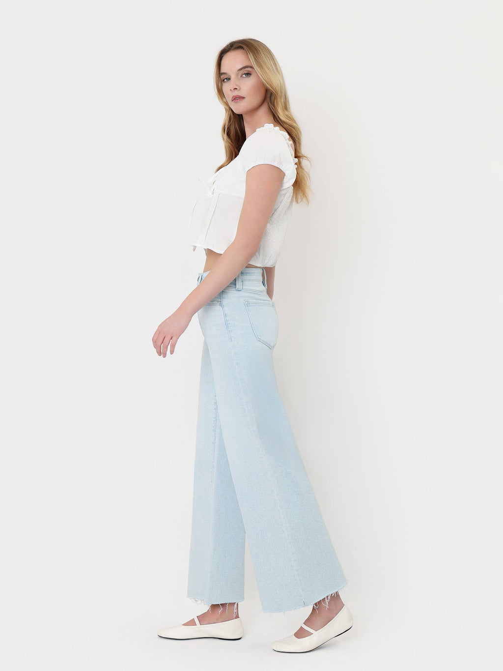 HIGH RISE CLEAN CUT RAW HEM WIDE FLARE JEANS T7401