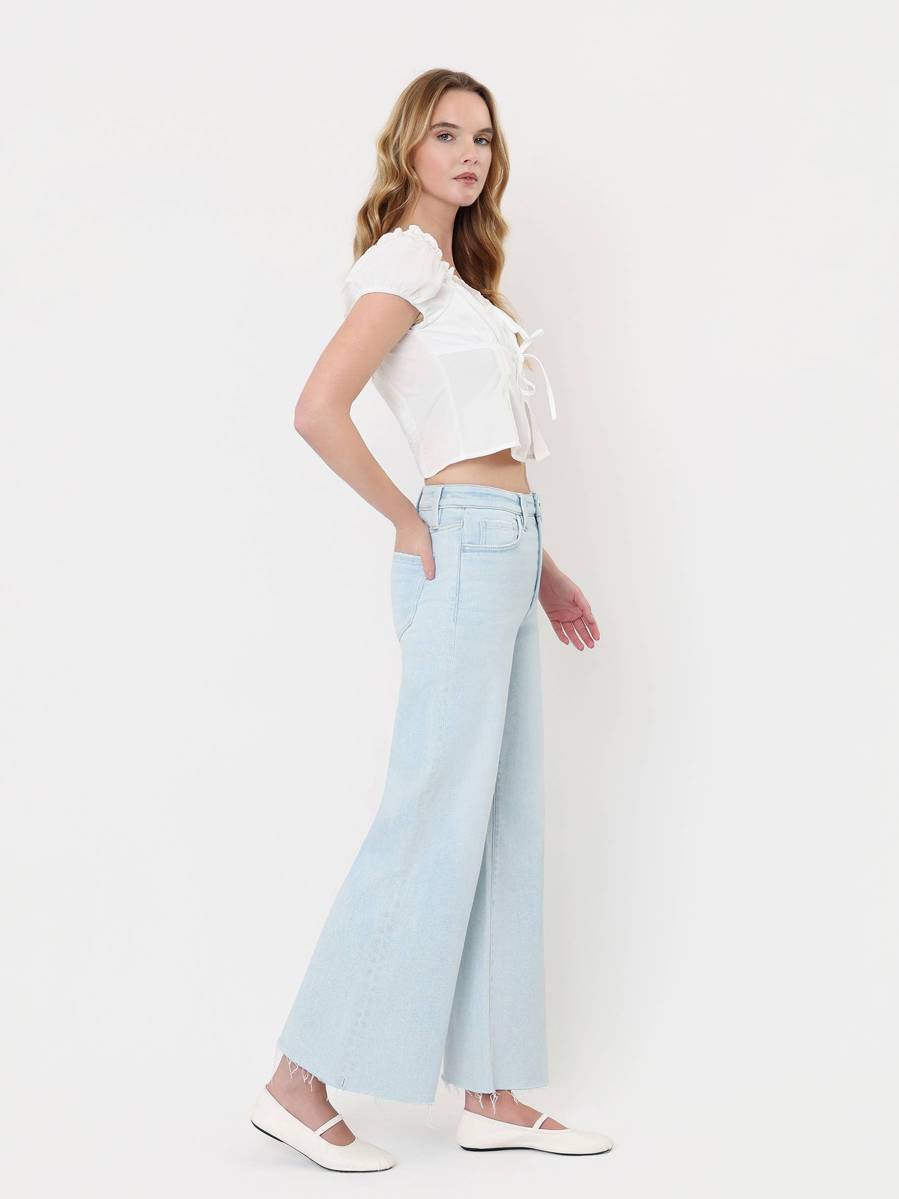 HIGH RISE CLEAN CUT RAW HEM WIDE FLARE JEANS T7401